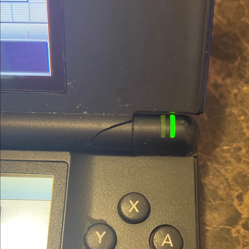 Nintendo DS Dual-Screen Console in Black - Picture 2 of 8